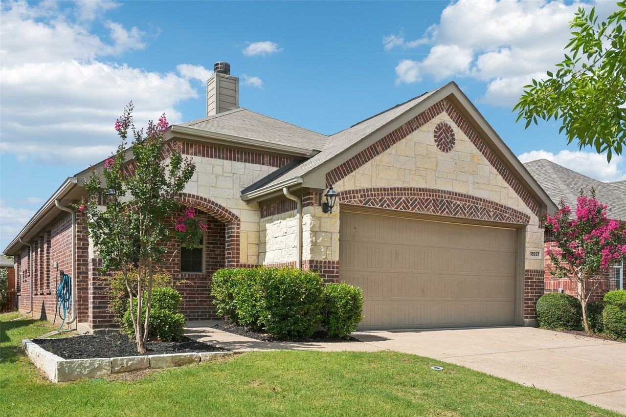15937 Alvarado Dr - Photo 2 of 27