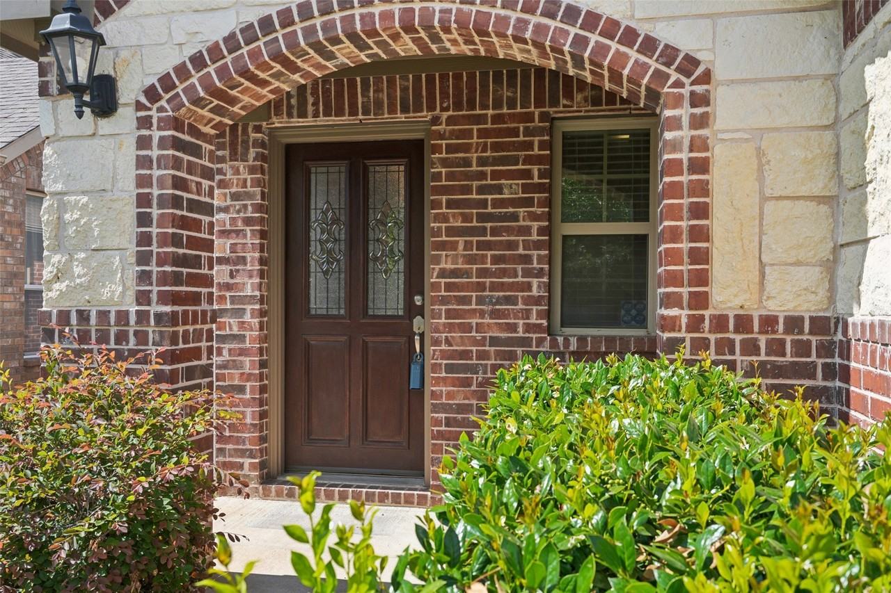 15937 Alvarado Dr - Photo 3 of 27