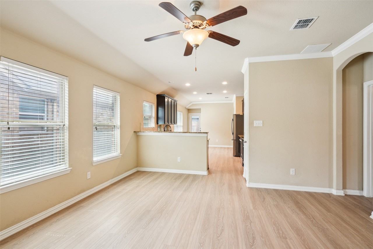 15937 Alvarado Dr - Photo 4 of 27
