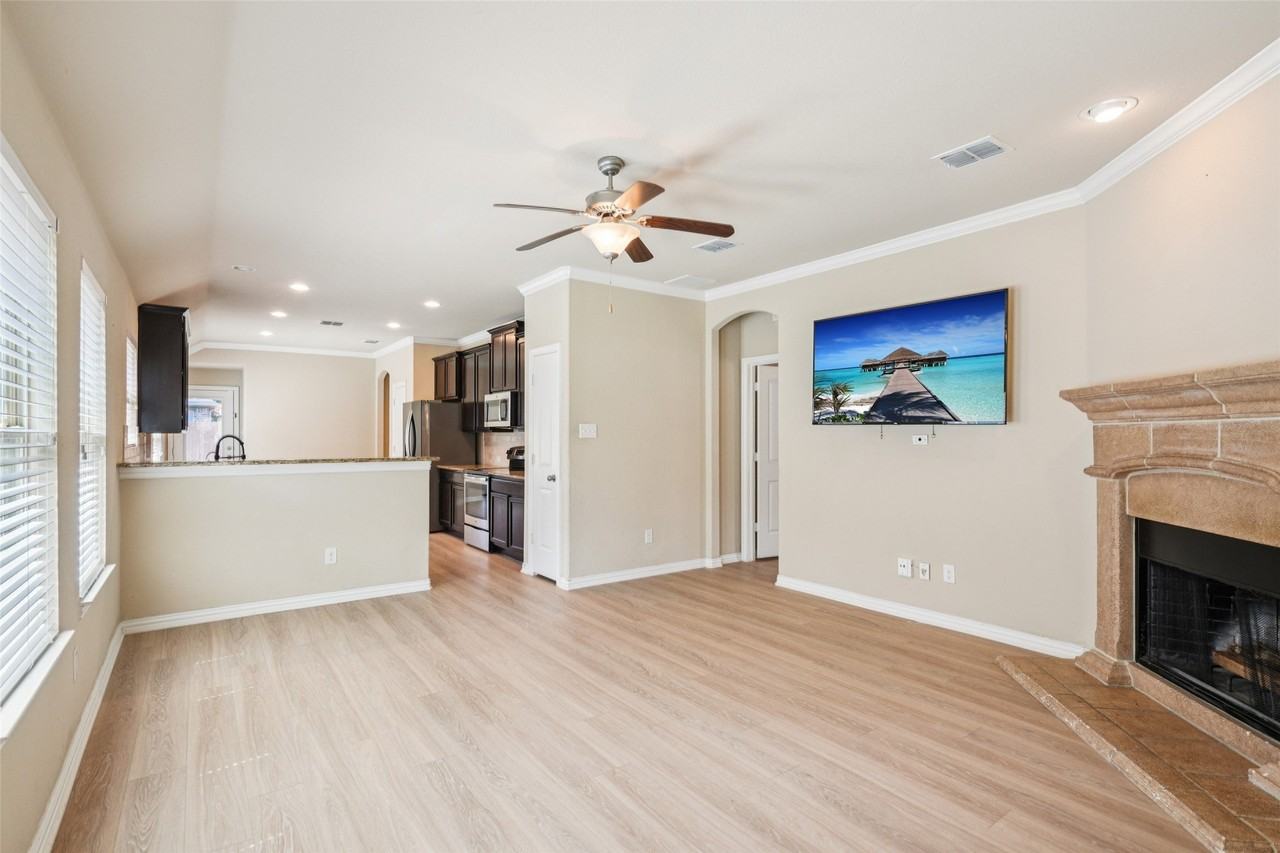 15937 Alvarado Dr - Photo 5 of 27