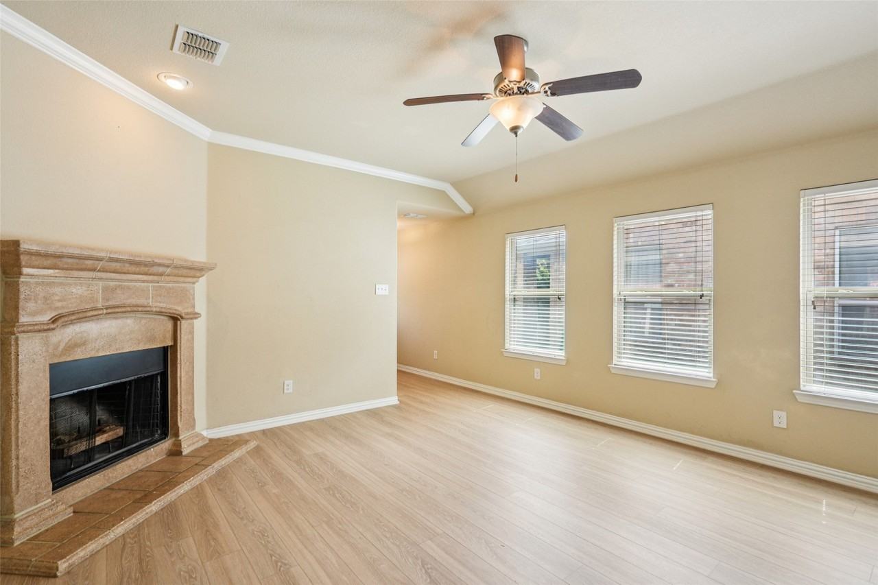 15937 Alvarado Dr - Photo 6 of 27