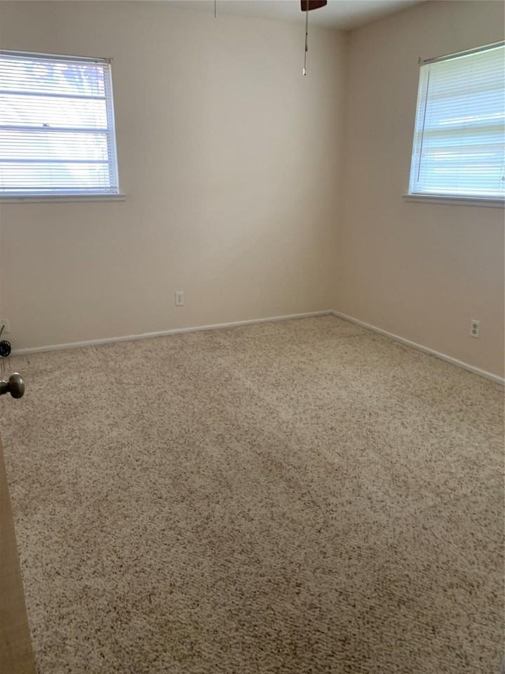 3117 S 22nd St - Photo 5 of 16