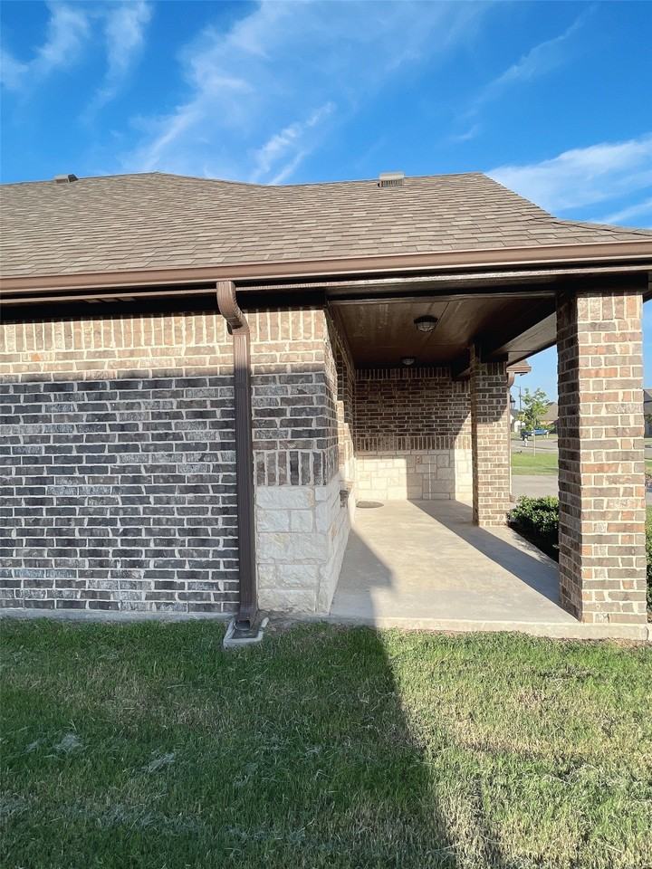 1008 Eva Dr - Photo 2 of 11