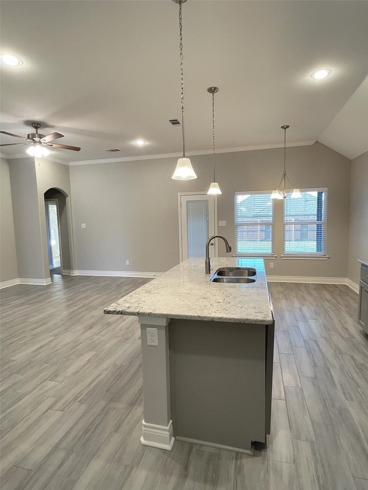 1008 Eva Dr - Photo 6 of 11