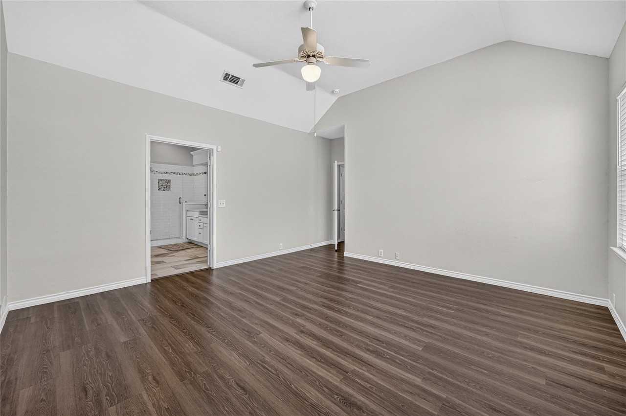 423 Halifax Dr - Photo 3 of 18