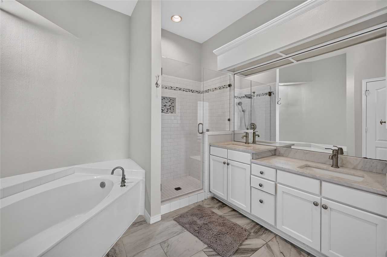 423 Halifax Dr - Photo 4 of 18