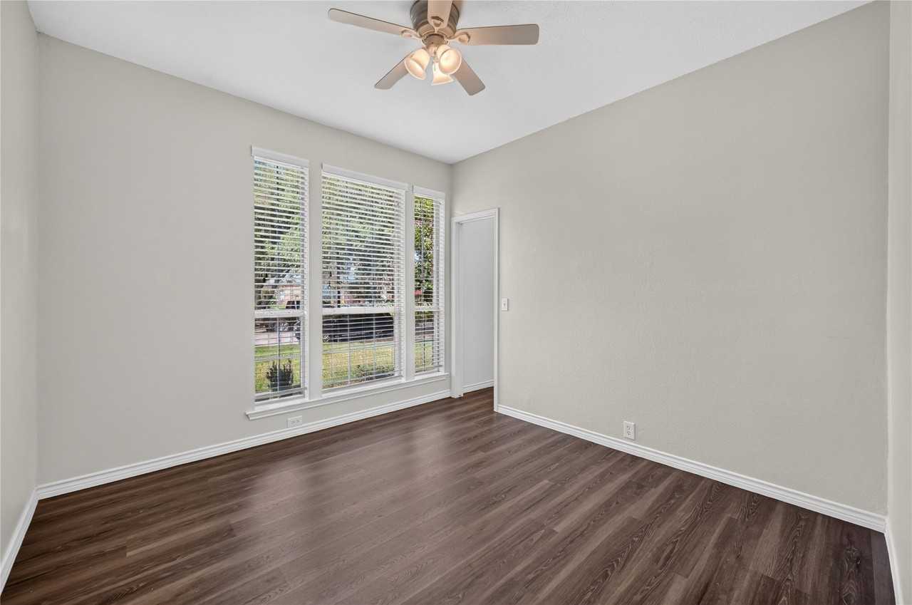 423 Halifax Dr - Photo 6 of 18