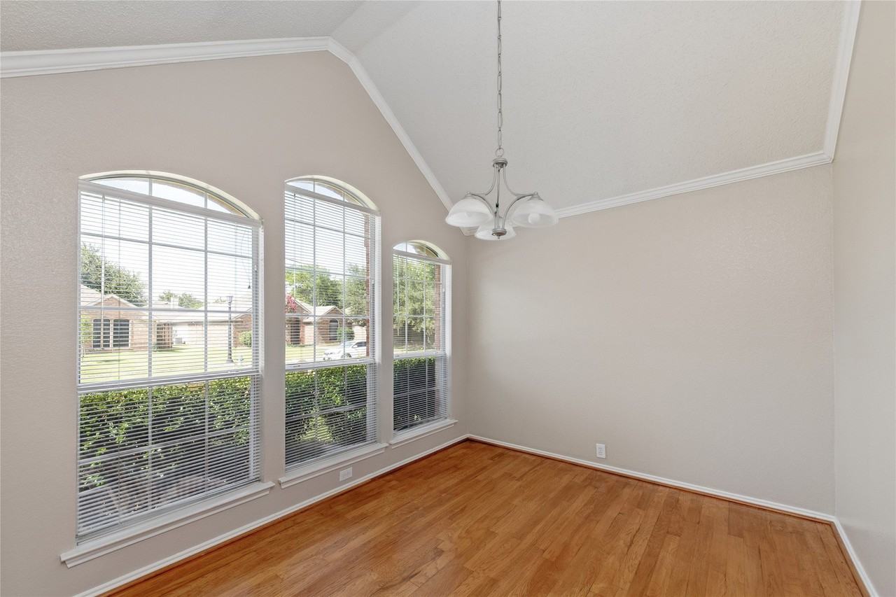 10613 Brandenberg Dr - Photo 4 of 36