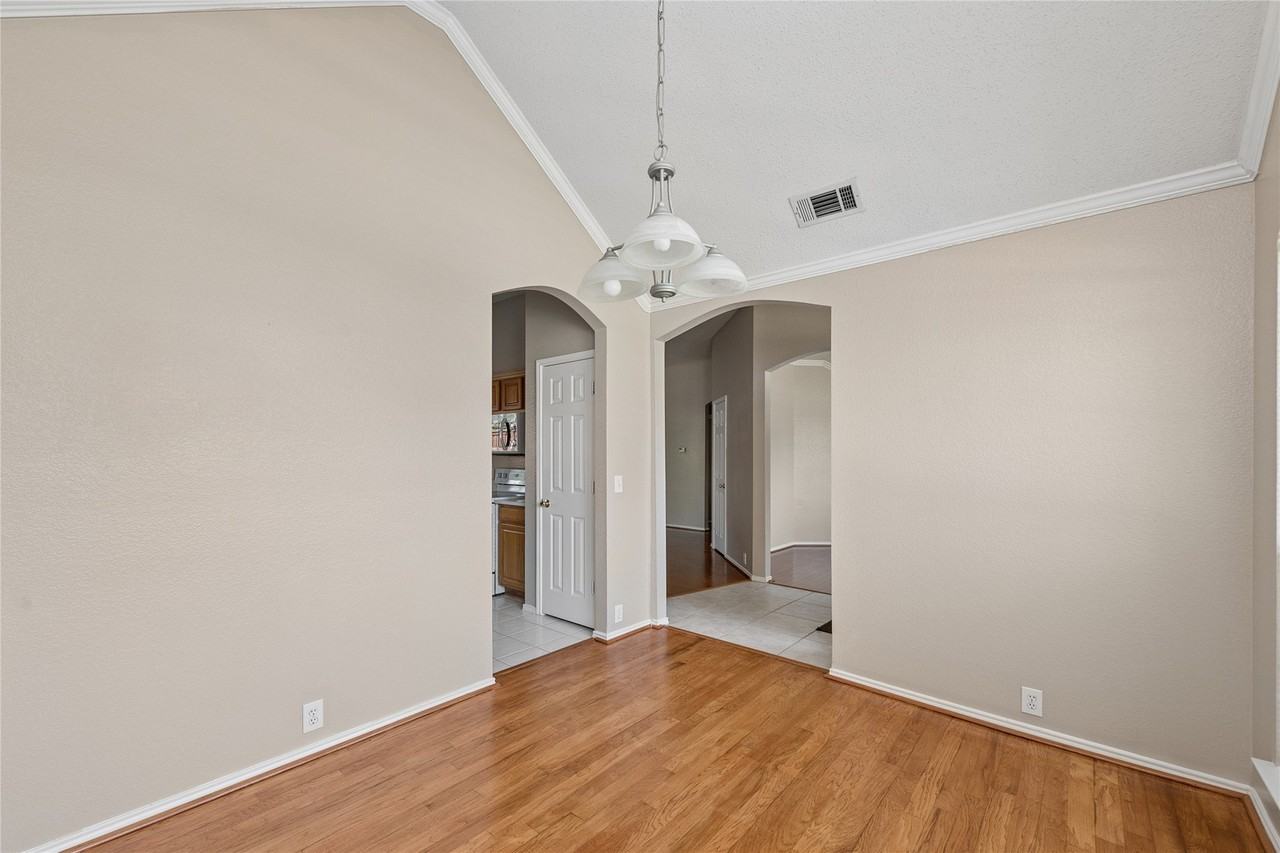 10613 Brandenberg Dr - Photo 6 of 36