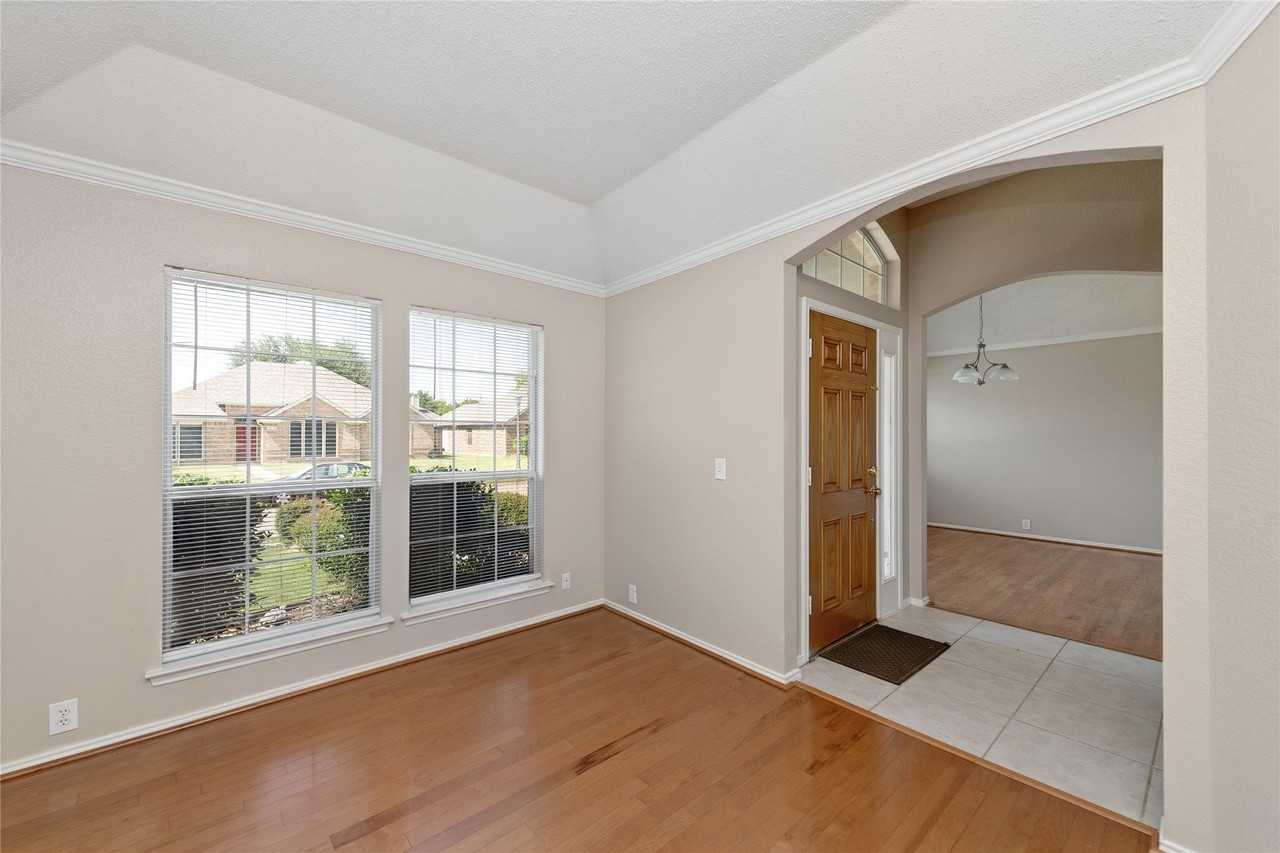 10613 Brandenberg Dr - Photo 7 of 36