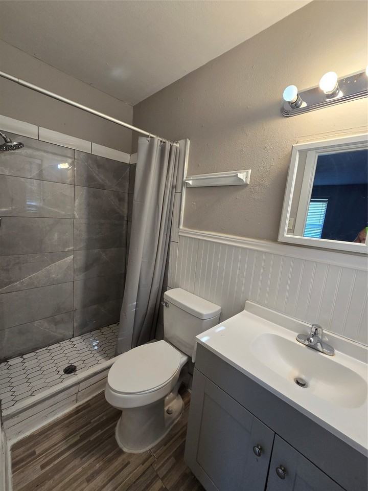 427 Royal Crest Dr - Photo 6 of 12