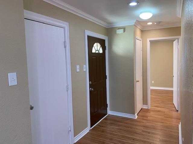 1437 Thornhill Ln - Photo 2 of 21
