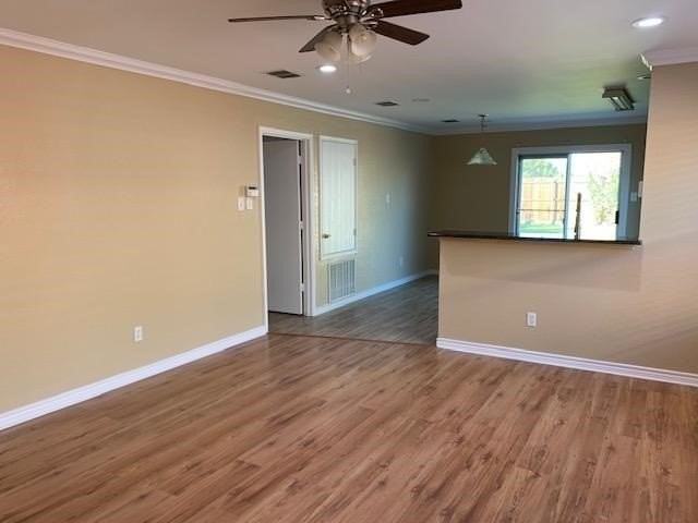1437 Thornhill Ln - Photo 4 of 21