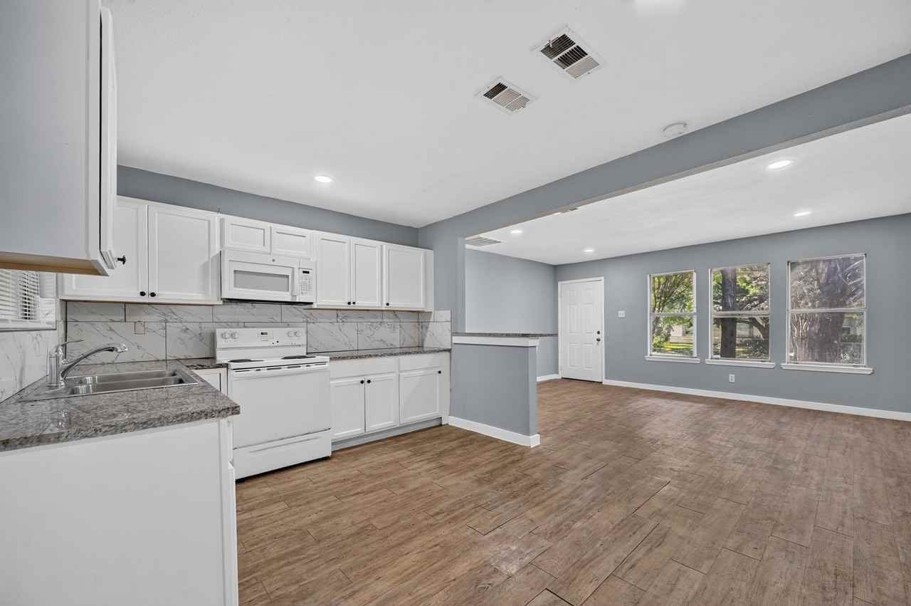8323 Lapanto Ln - Photo 5 of 25
