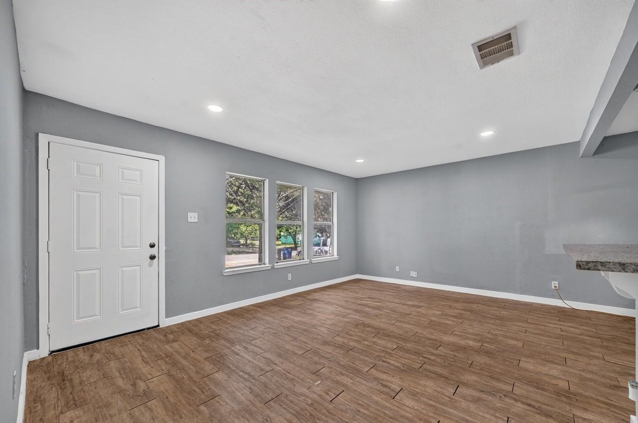 8323 Lapanto Ln - Photo 7 of 25