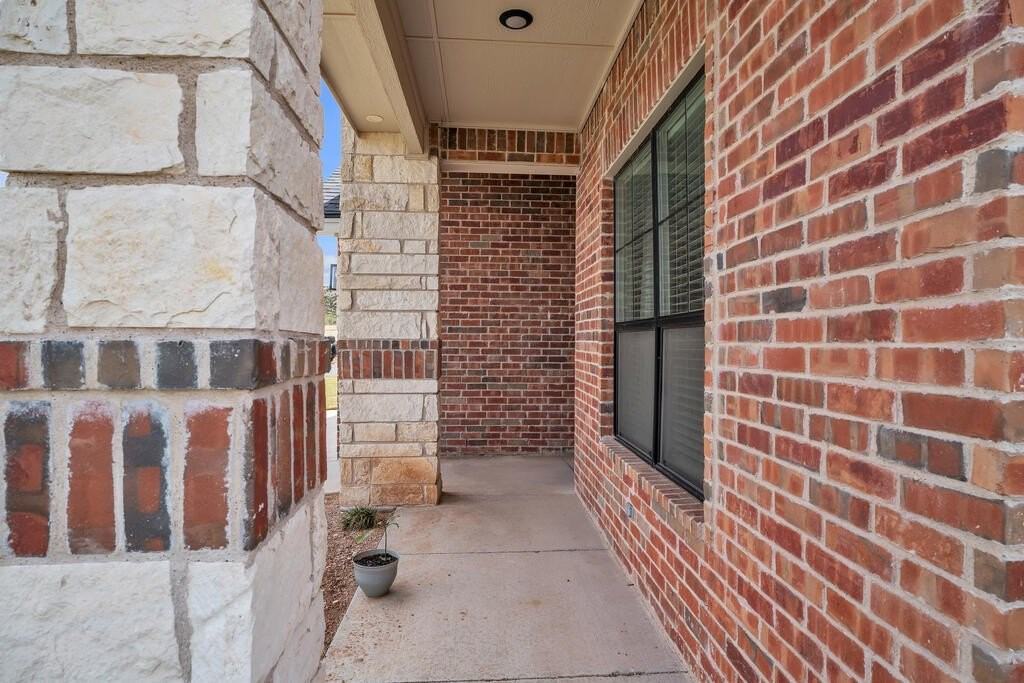 2726 Shirley Dr - Photo 3 of 36