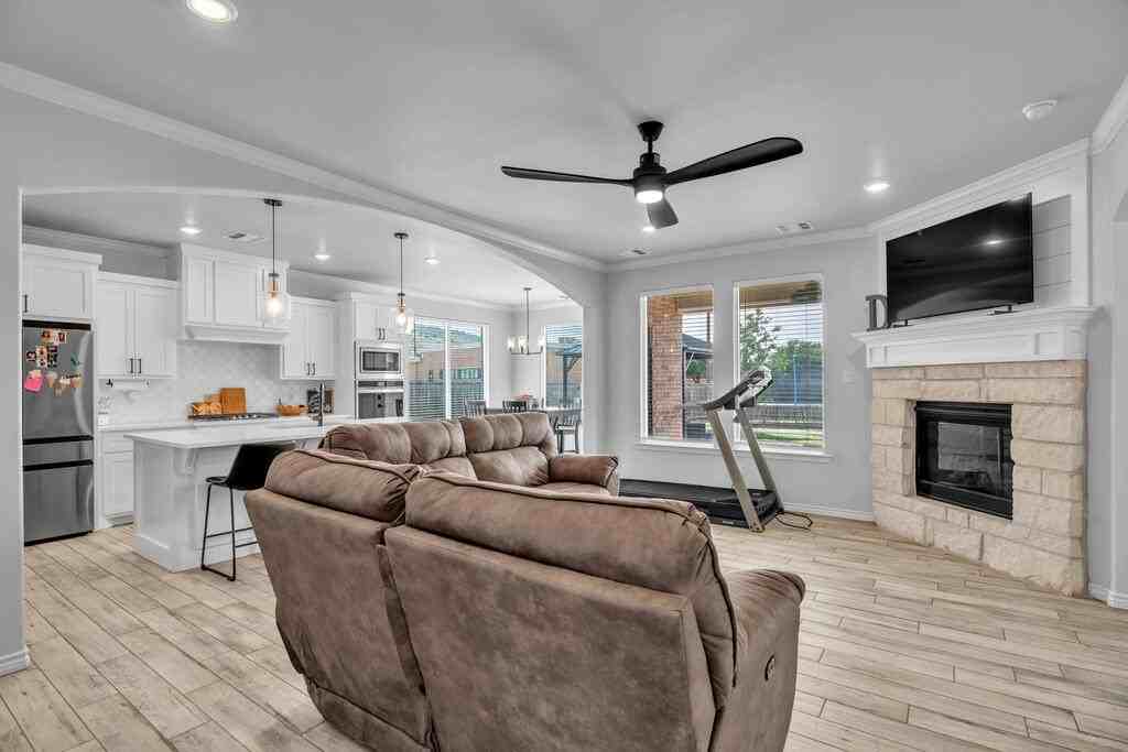 2726 Shirley Dr - Photo 6 of 36
