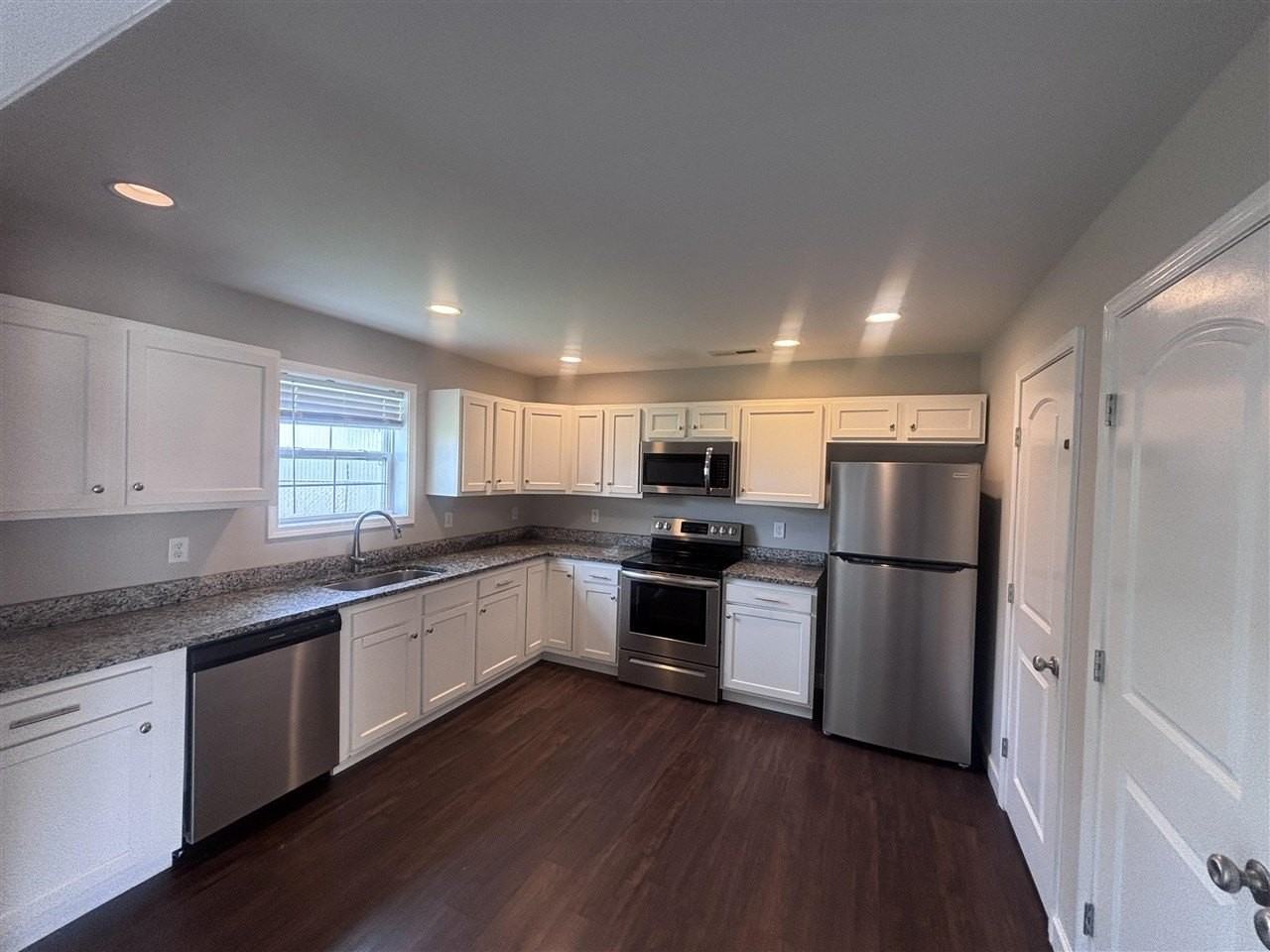 515 Hilton Ct #B - Photo 3 of 10