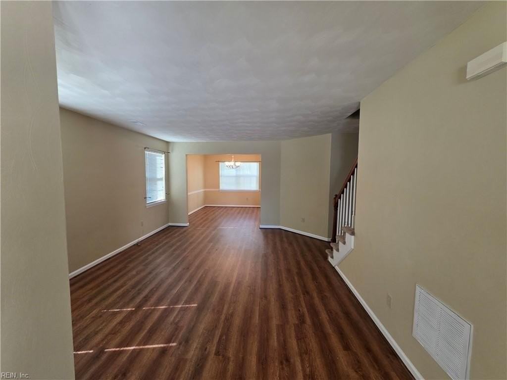 1460 Berkshire Dr - Photo 5 of 28