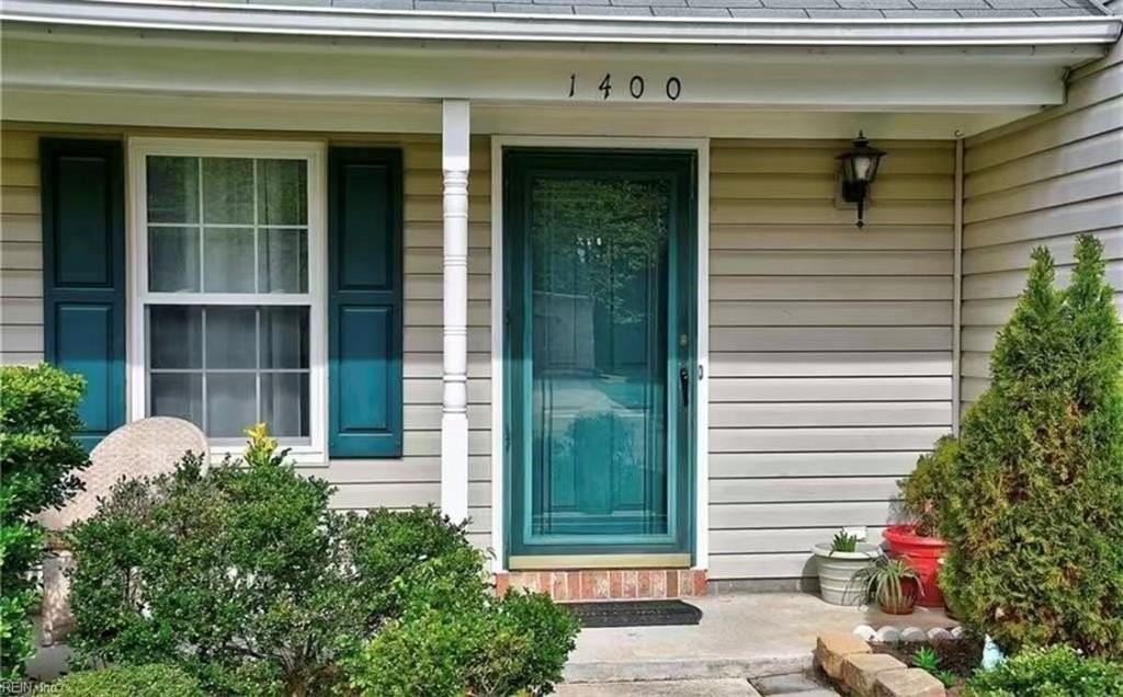 1400 Dalsbury Ln - Photo 2 of 31