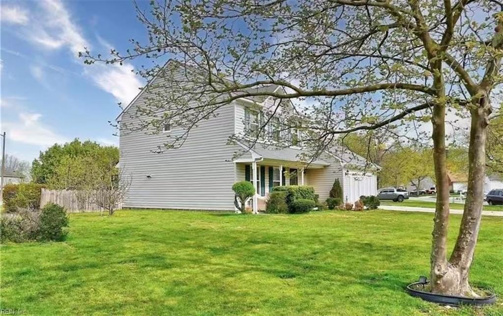 1400 Dalsbury Ln - Photo 4 of 31