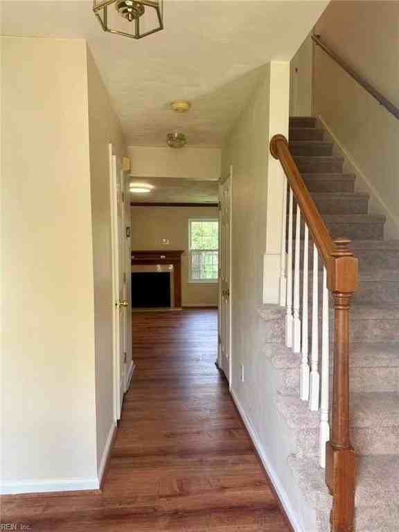 1400 Dalsbury Ln - Photo 5 of 31