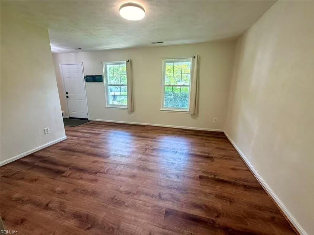 1400 Dalsbury Ln - Photo 7 of 31