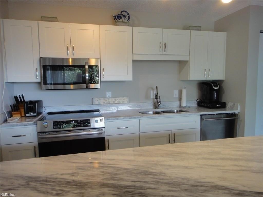 3558 Shore Dr #305 - Photo 6 of 16