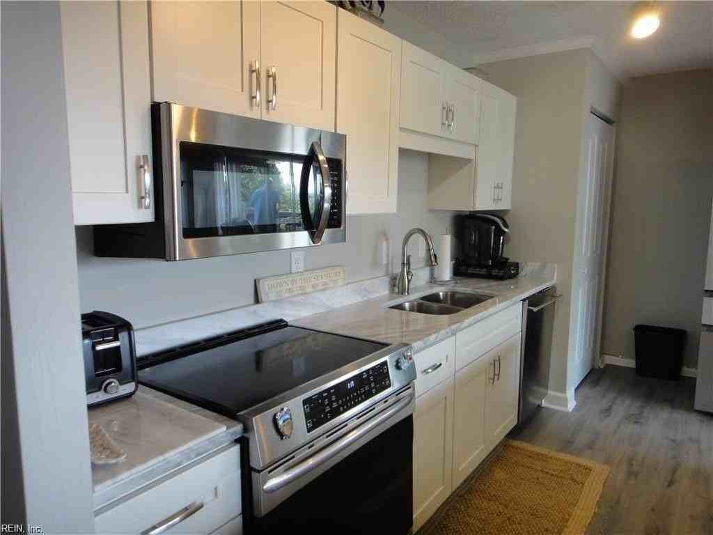 3558 Shore Dr #305 - Photo 7 of 16