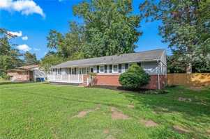 featured image of 5 Fairway Ln