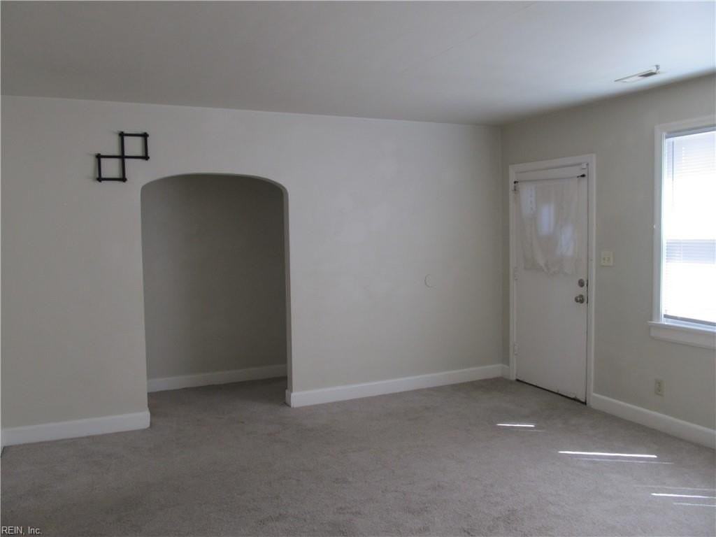 5005 Winchester Dr - Photo 3 of 16