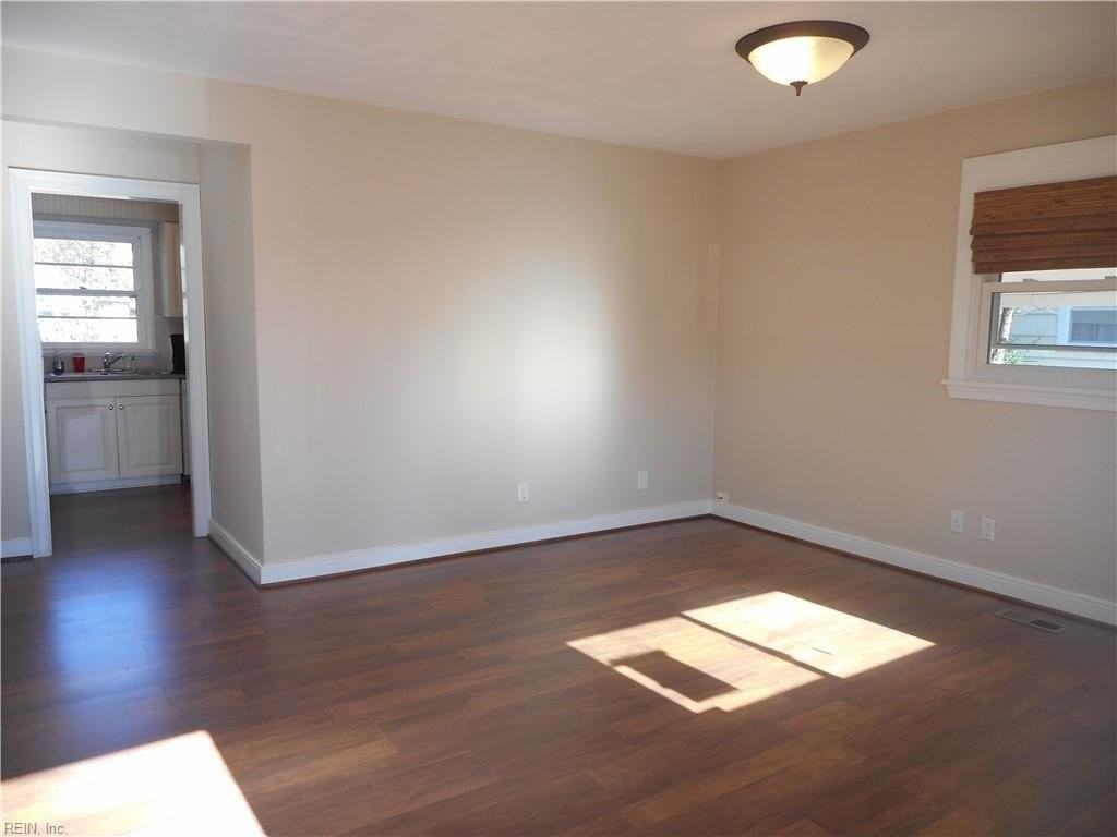 1208 Montague St - Photo 2 of 14