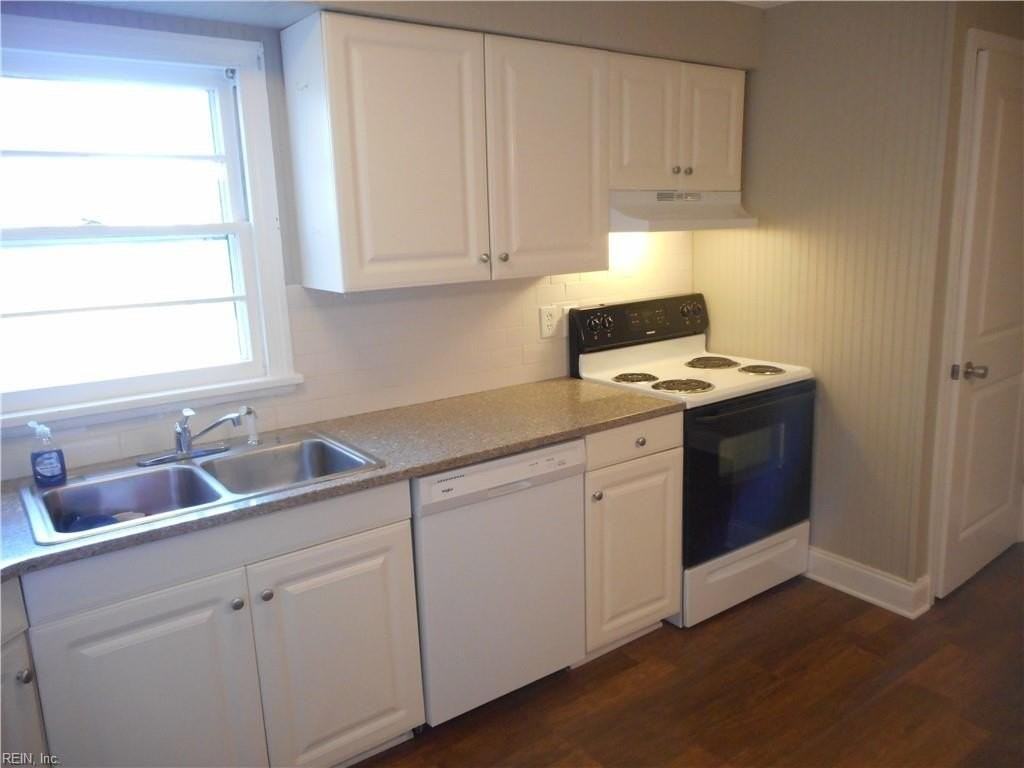 1208 Montague St - Photo 4 of 14