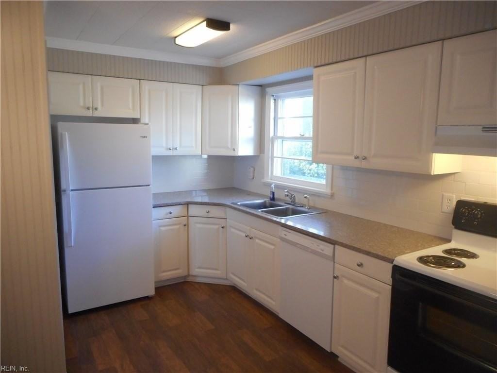 1208 Montague St - Photo 5 of 14
