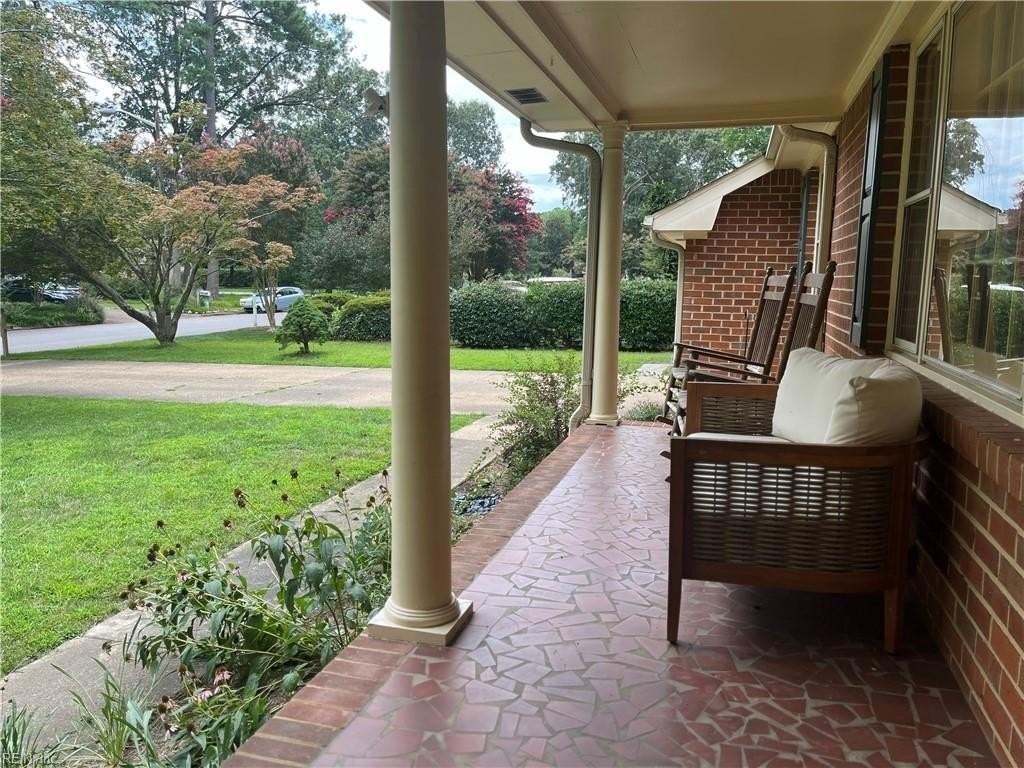 805 Winthrope Dr - Photo 3 of 25