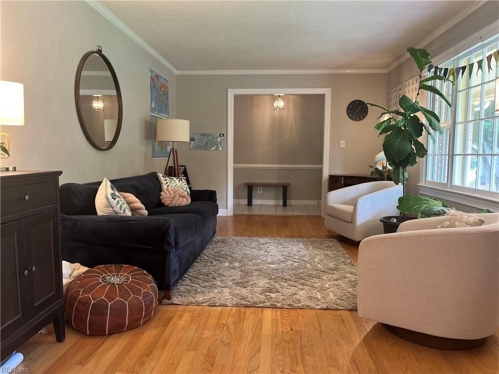 805 Winthrope Dr - Photo 4 of 25