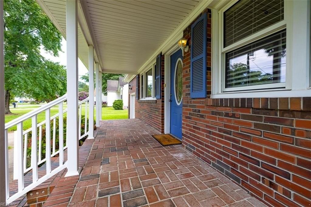 1104 Washington Dr - Photo 4 of 37