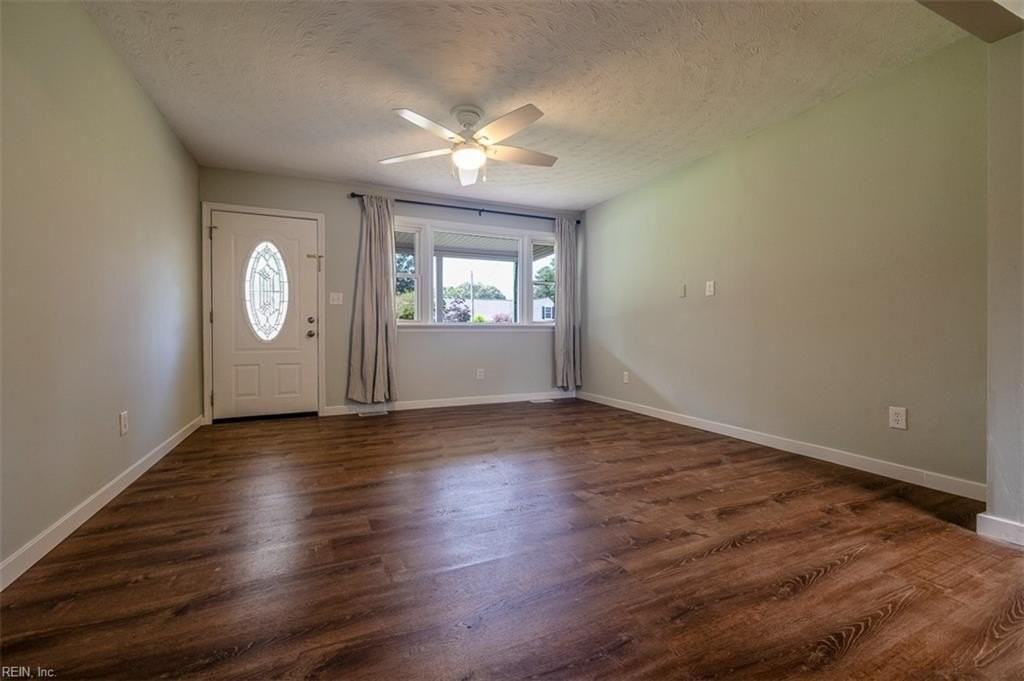 1104 Washington Dr - Photo 5 of 37