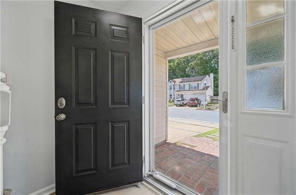 1578 Winthrope Dr - Photo 3 of 38