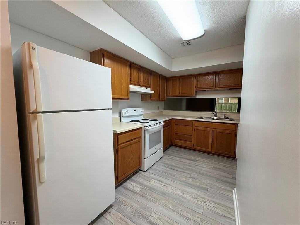 4396 Silverleaf Dr - Photo 4 of 18