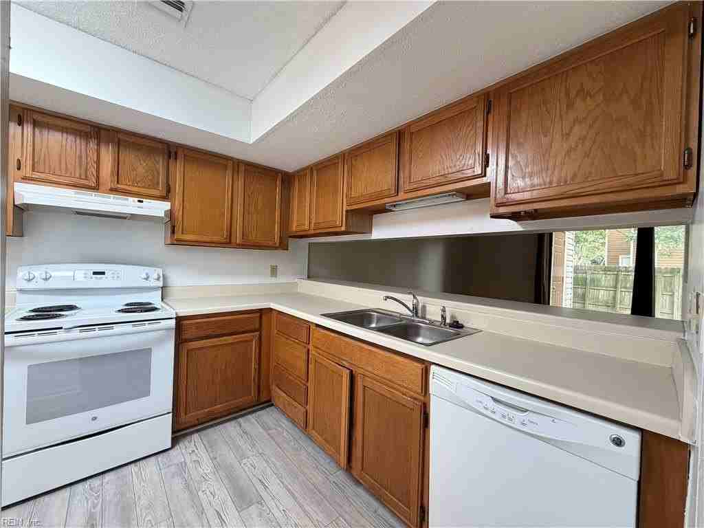 4396 Silverleaf Dr - Photo 6 of 18