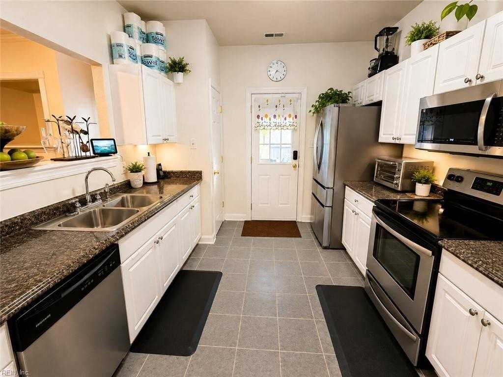 1731 Fisher Ave - Photo 5 of 12