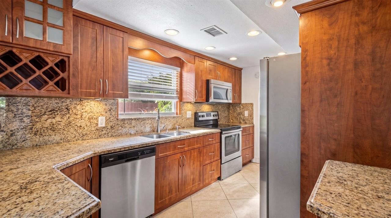 1468 Northampton Ter - Photo 6 of 24