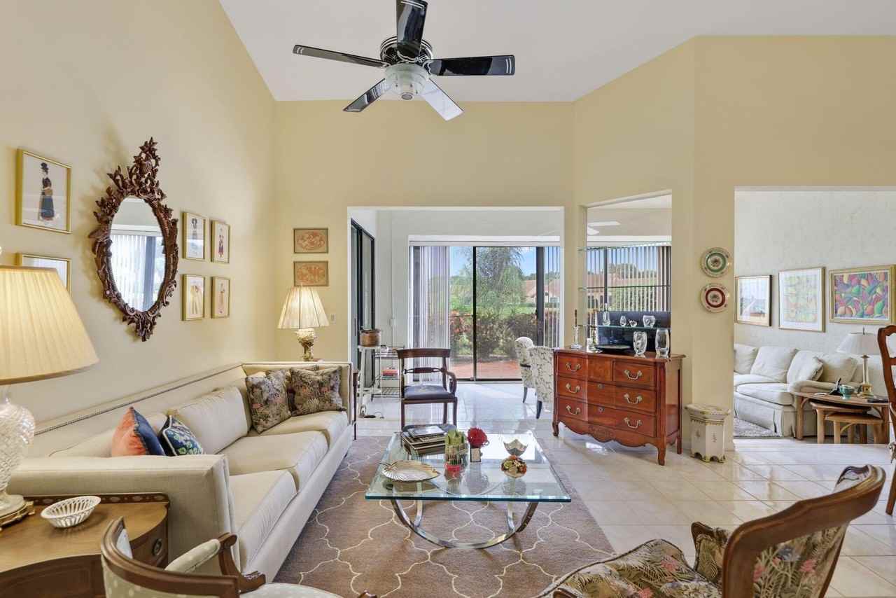 8423 Juddith Ave - Photo 4 of 41