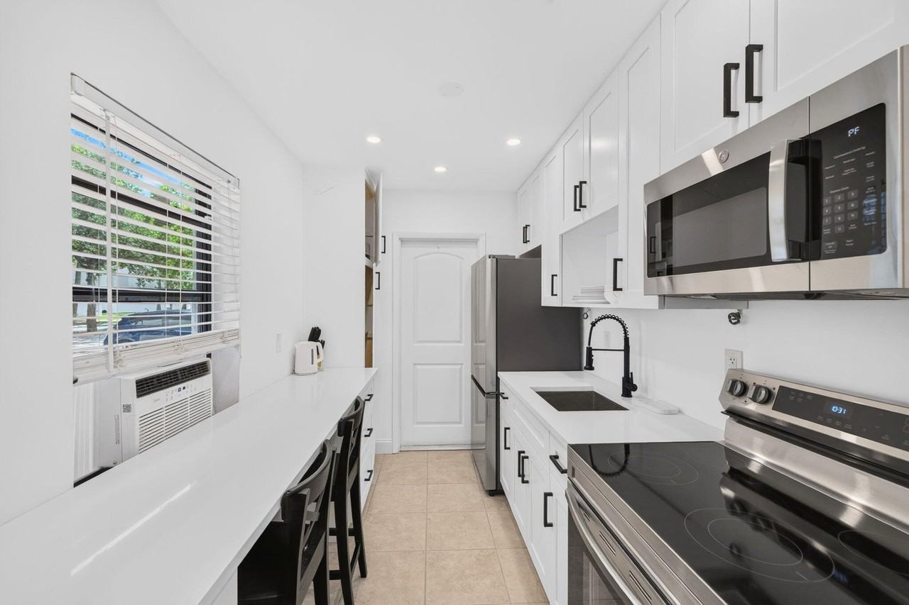 2101 Se 4th Ave - Photo 5 of 12