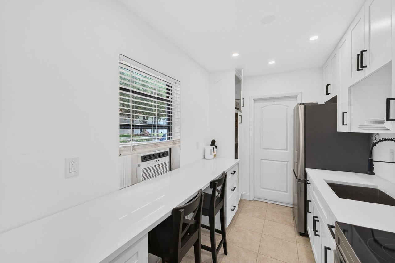 2101 Se 4th Ave - Photo 6 of 12