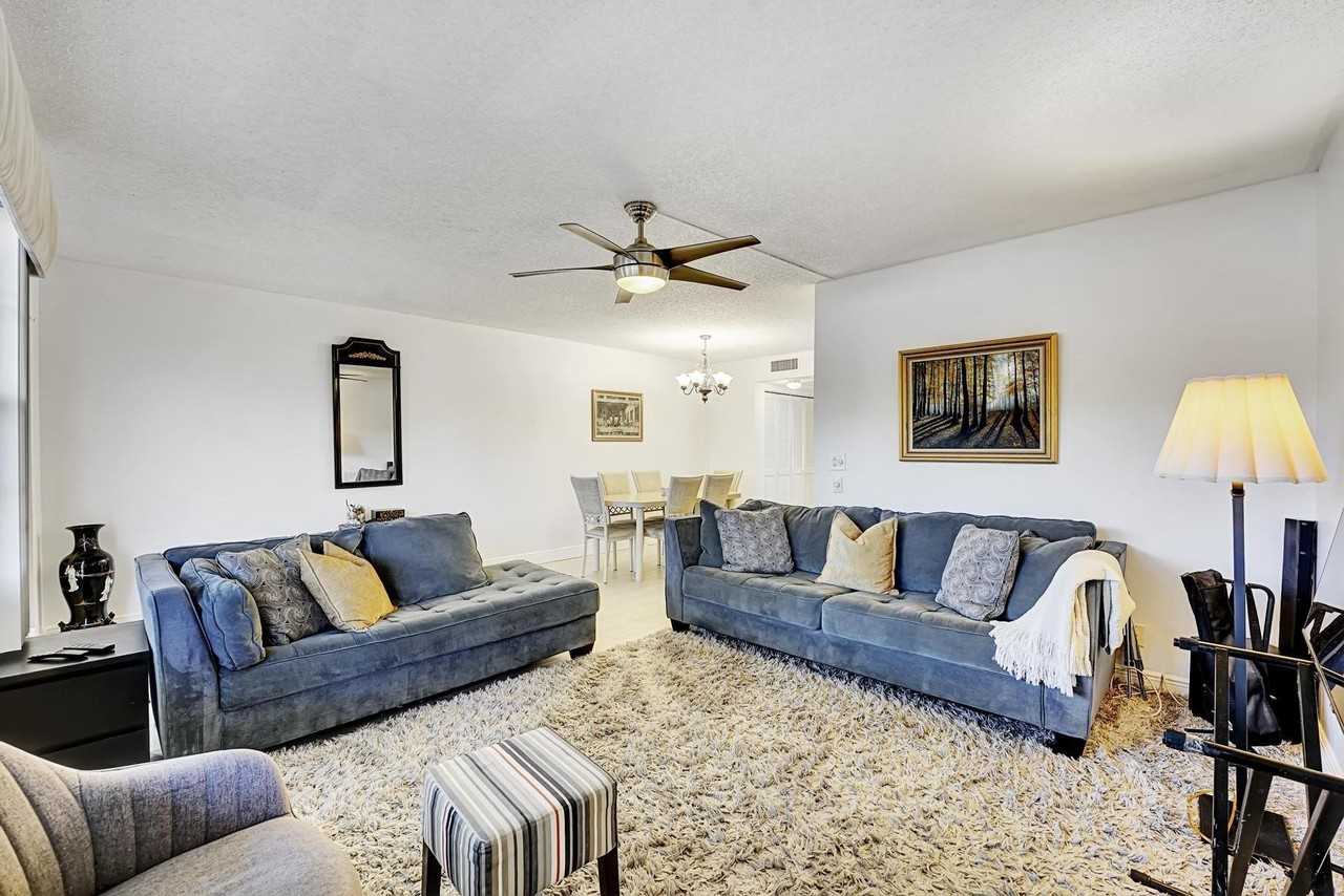 1056 Cambridge C - Photo 4 of 32