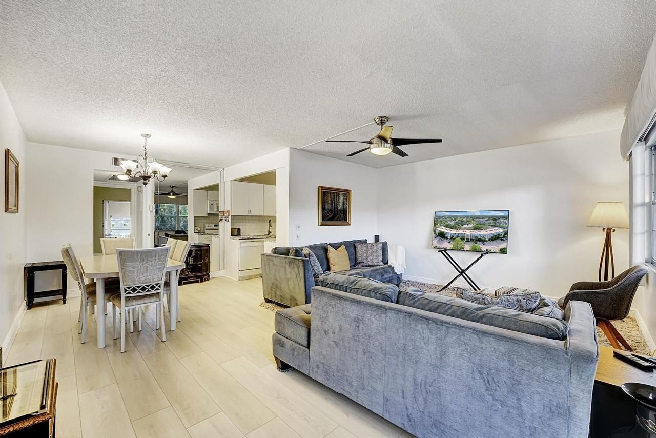 1056 Cambridge C - Photo 6 of 32