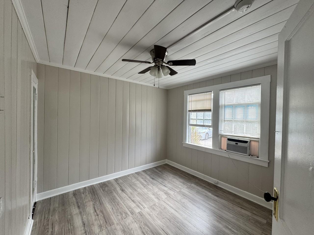 200 Park Ave #6 - Photo 4 of 9