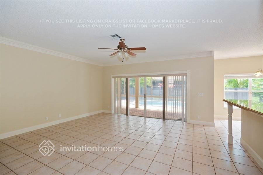 8556 Nw 57th Dr - Photo 4 of 20
